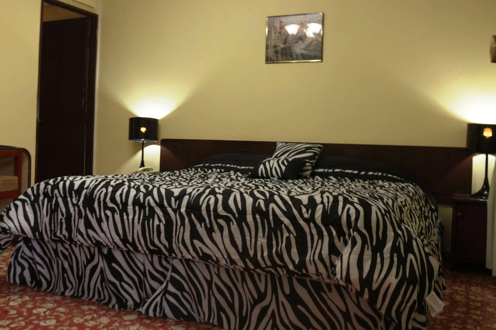 Hotel Grecia Real San Salvador Exteriér fotografie